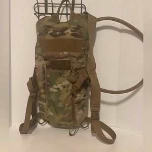 CamelBak Maximum Gear Tactical Backpack Desert Camo Hydration Pack bladder